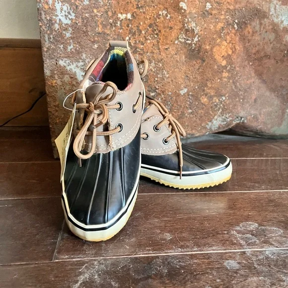 Tamarack Woman’s Rachel Plaid Duck Winter Shoes - Picture 1 of 5